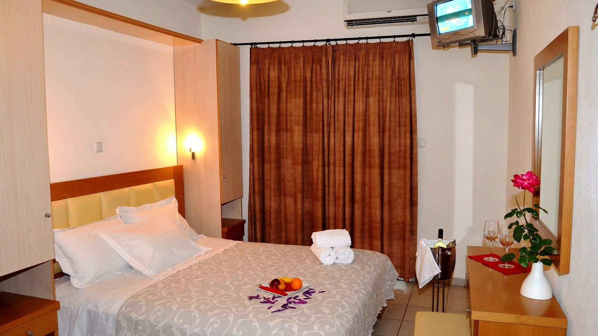 Core Hotel Polychrono